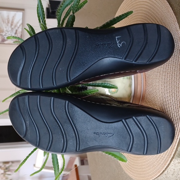 Clark's - Cora Giny Brown Leather Cushioned Zip Loafer Flats 1" Heel W-7.5 EUC - Picture 13 of 15